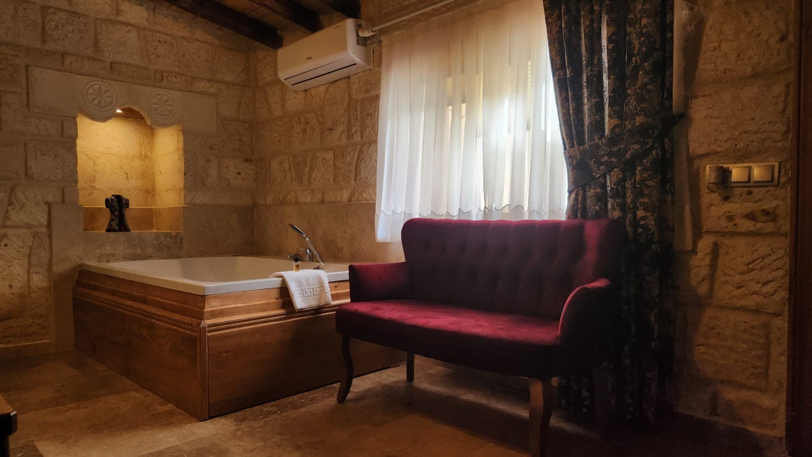 Jakuzili ve Balkonlu Suit - 1