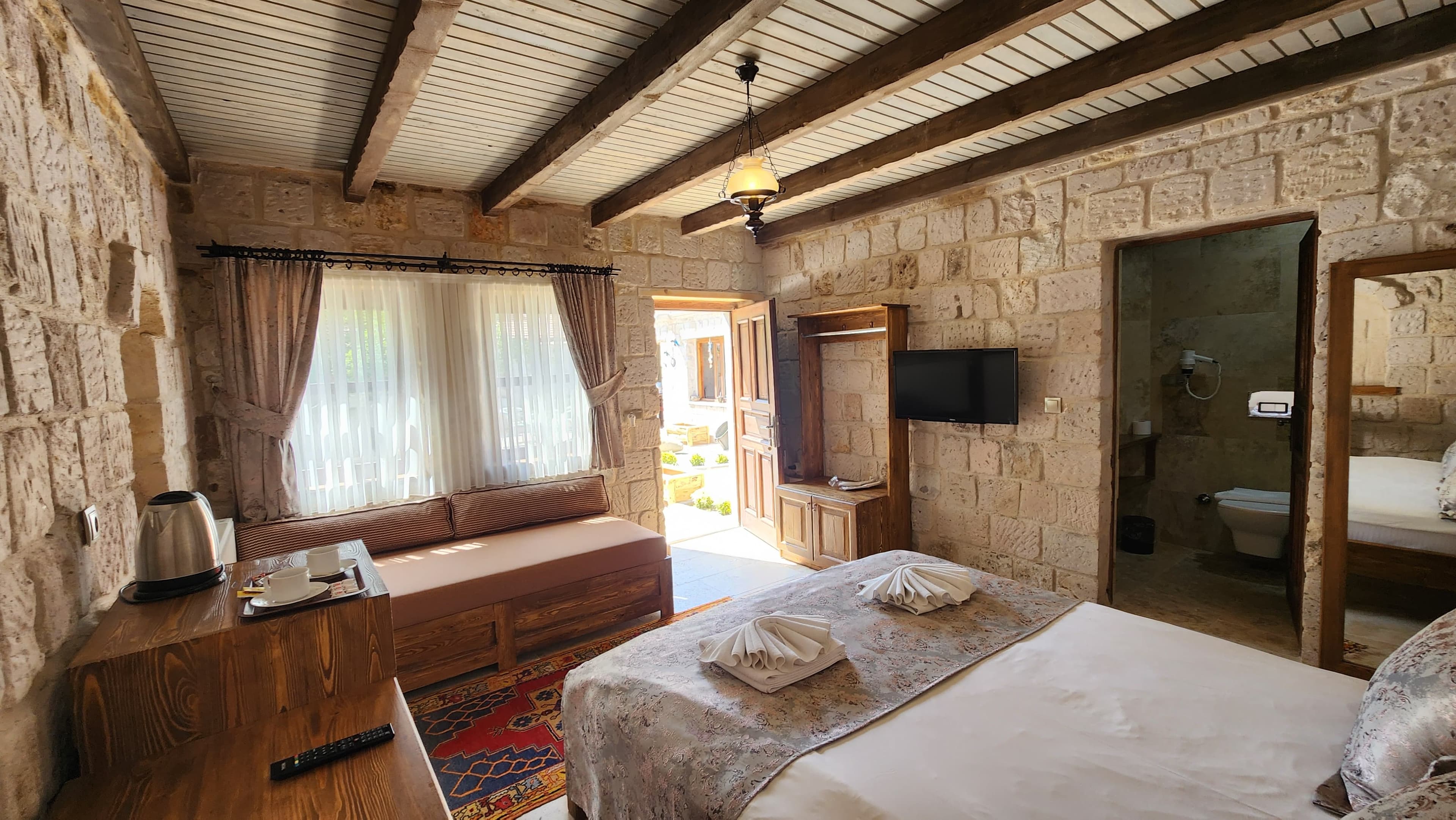 Deluxe Room image 2