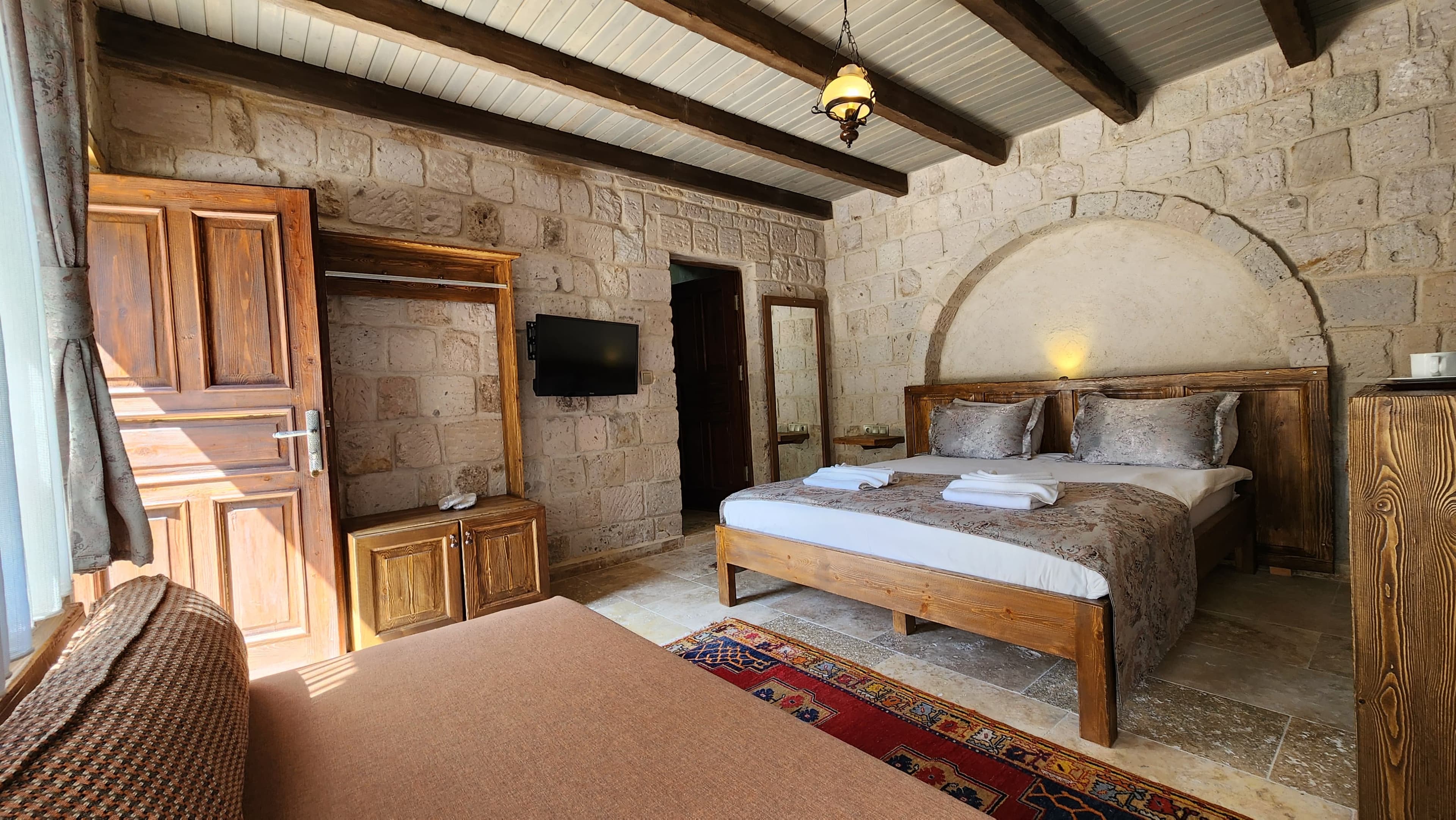 Deluxe Room image 3